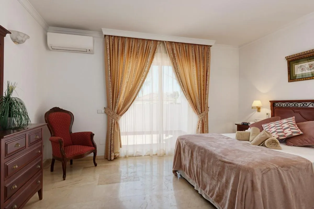 Coto Paz Dos Villa Fuengirola Spain